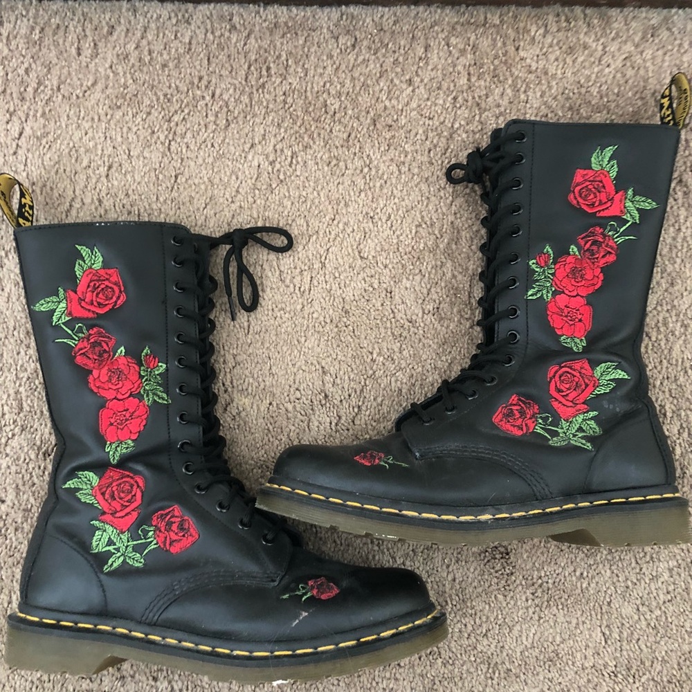 Dr Martens rose embroidered VONDA boot